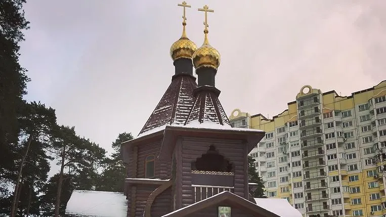 70 рабочих привели в порядок дороги к храмам и церквям в Люберцах