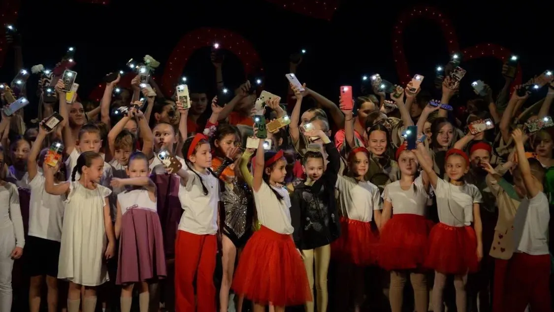 В Доме культуры «Лира» в Серпухове прошел праздничный концерт ко Дню матери