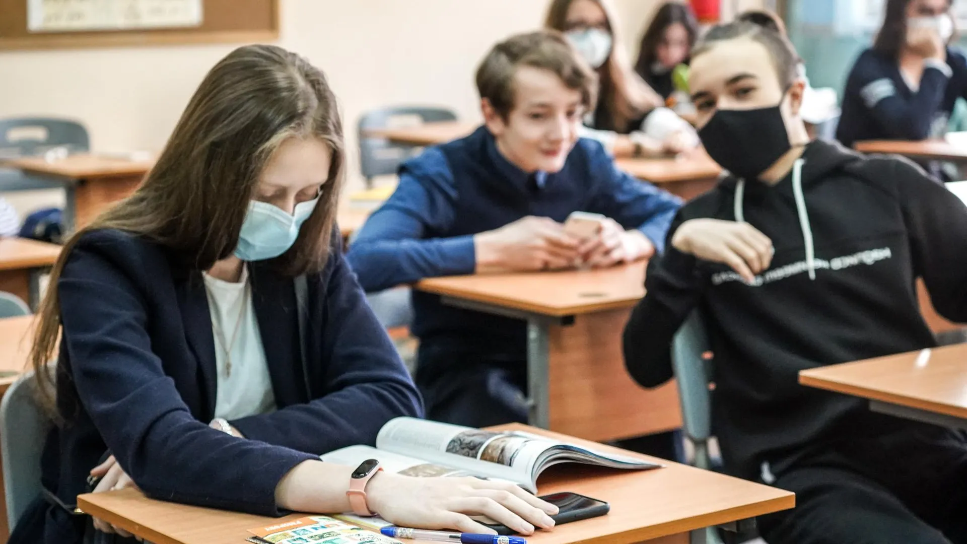 Родители более 943 тыс школьников в Подмосковье получат выплаты к 1 сентября