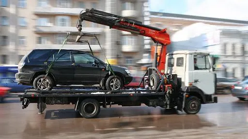 Жители Люберец попросили эвакуировать бесхозный автомобиль с Красногорской улицы