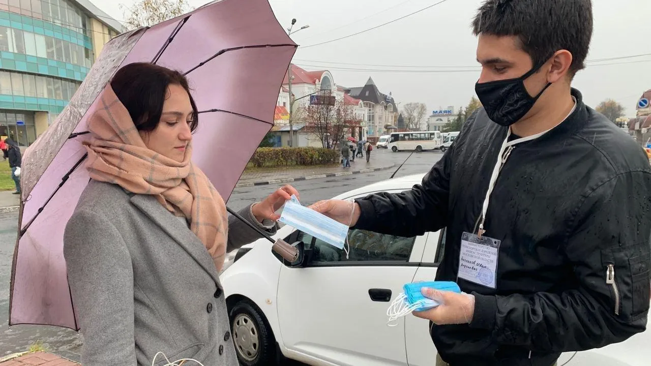 Воробьев поблагодарил волонтеров, помогающих контролировать масочный режим на транспорте