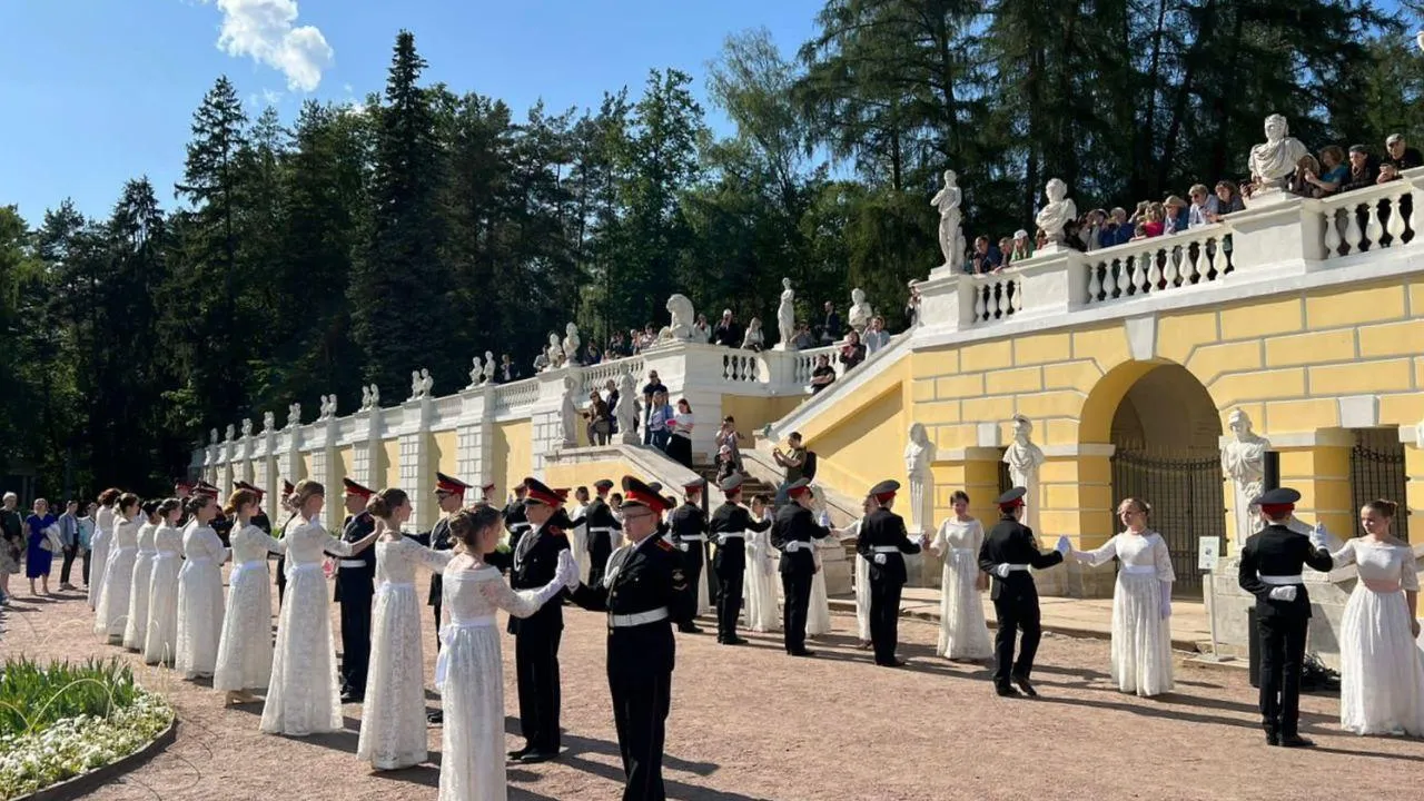 Кадетский бал впервые состоялся в музее‑заповеднике «Архангельское» округа Красногорск