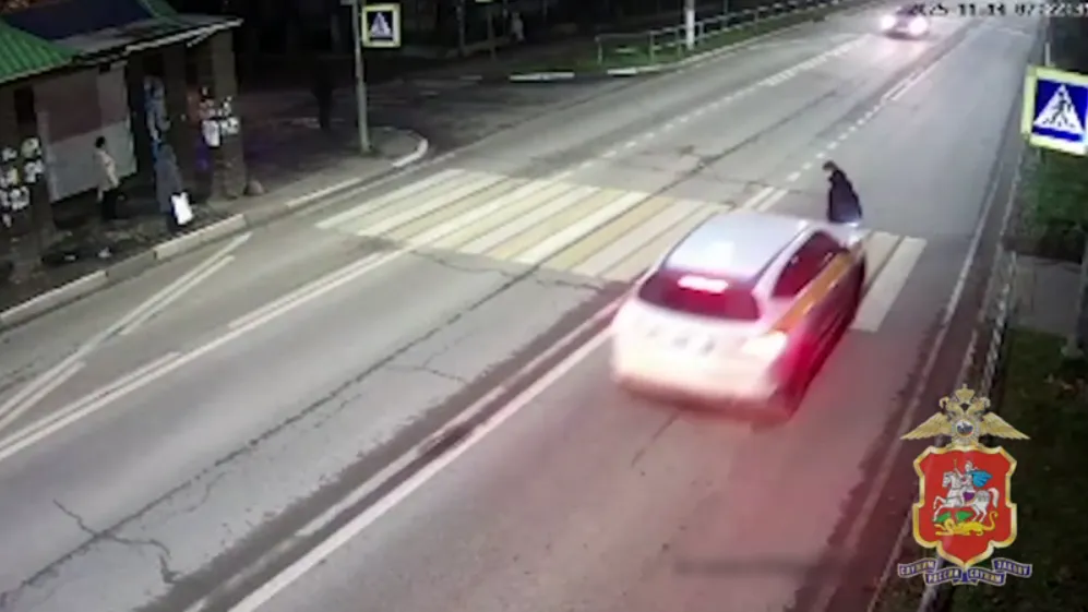 Даже не тормозил: таксист сбил подростка на переходе в Чехове