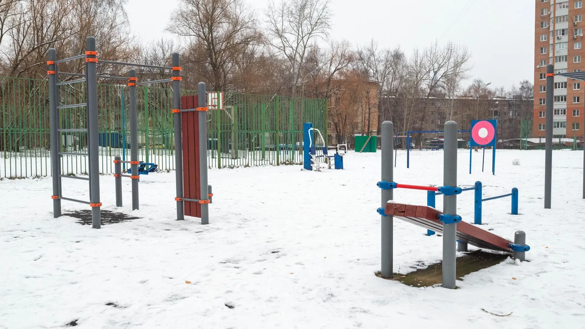 В Реутове отреставрируют футбольное поле и благоустроят сквер