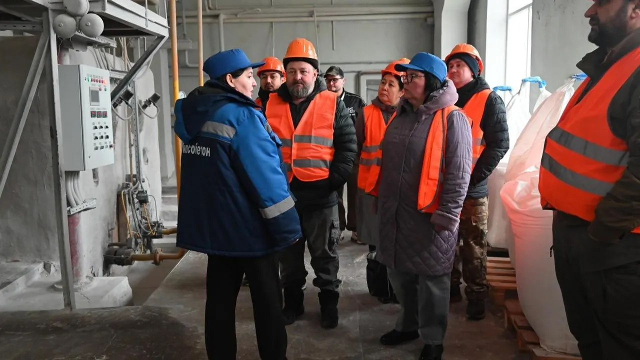 Участники спецоперации из Ленинского округа посетили с экскурсией завод «Гипсобетон»
