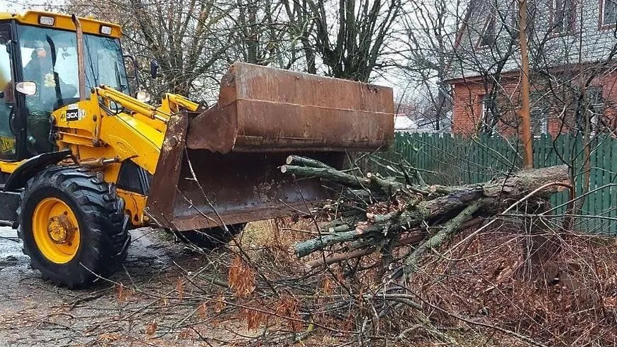 В Подольске начали устранять последствия сильного ветра