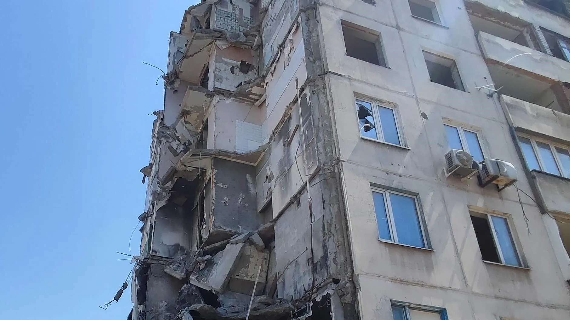 Подмосковье проводит масштабное восстановление жилого дома в Мариуполе