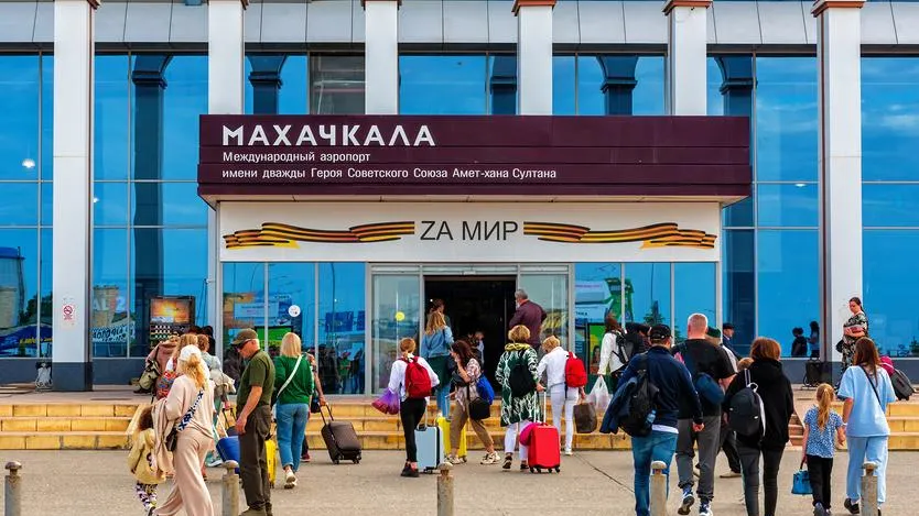 План «Ковер» ввели в аэропорту Махачкалы после атаки дронов