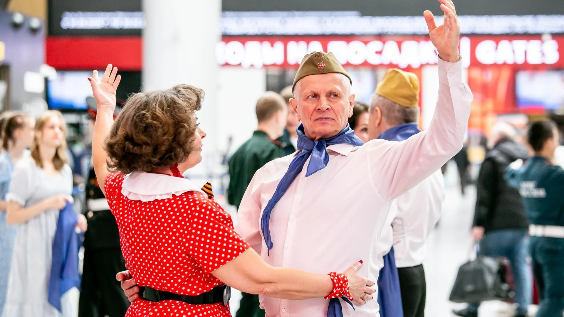 В Химках прошла акция «Синий платочек Победы»