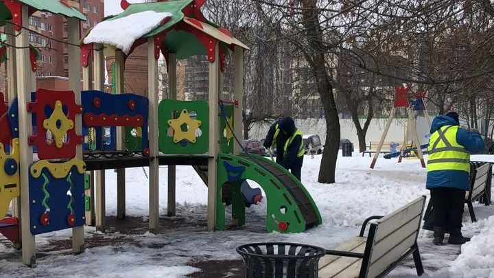Сугробы намело в Красногорске к утру среды