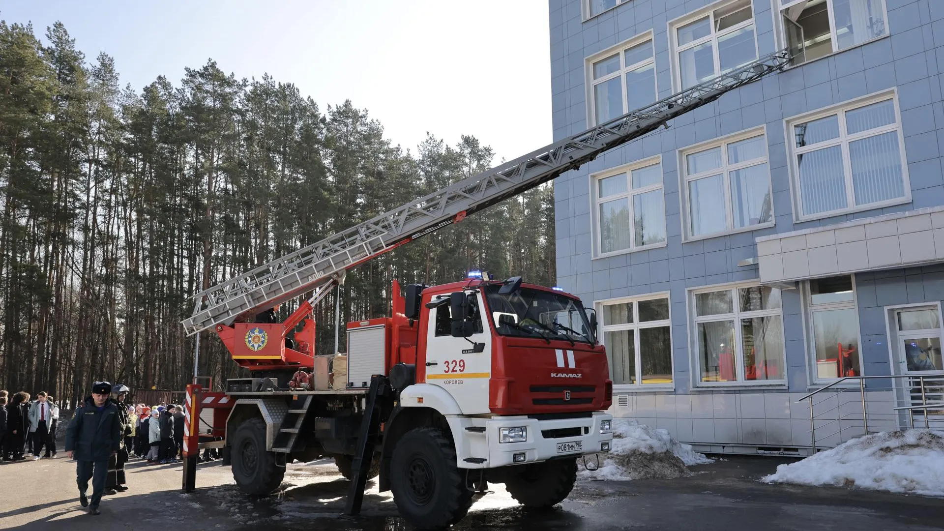 В лицее № 5 Королева прошли масштабные учения по ликвидации условного пожара