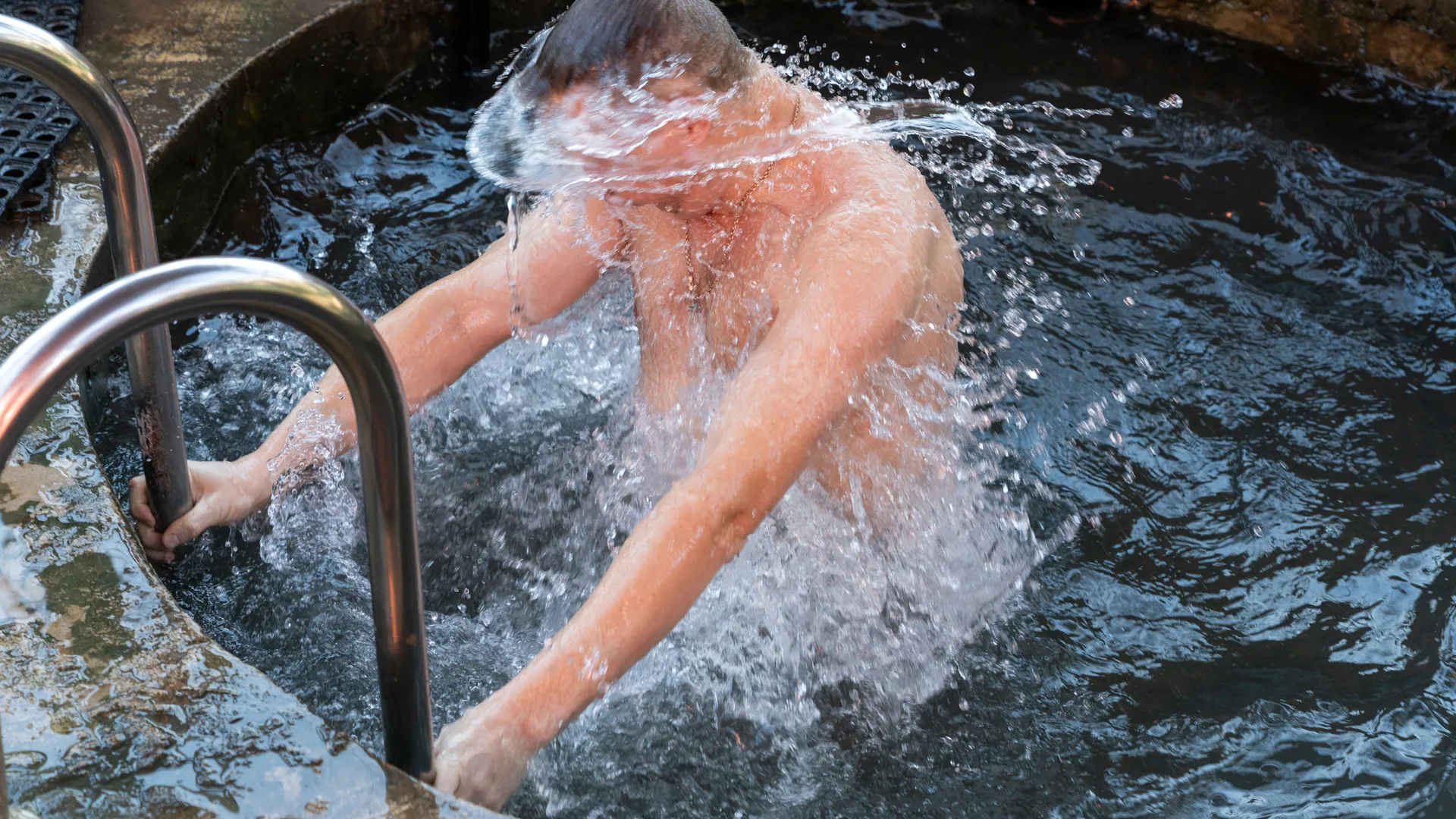 Врач рассказала, как подготовиться к крещенским купаниям