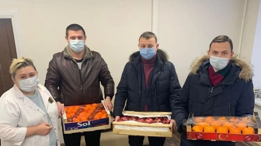 Депутаты Подольска привезли врачам свежие фрукты в преддверии Нового года
