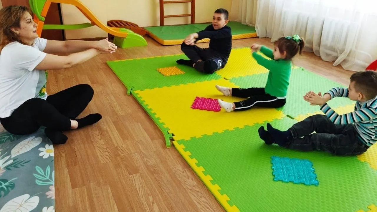 В Можайском округе проходят занятия йогой для особенных детей
