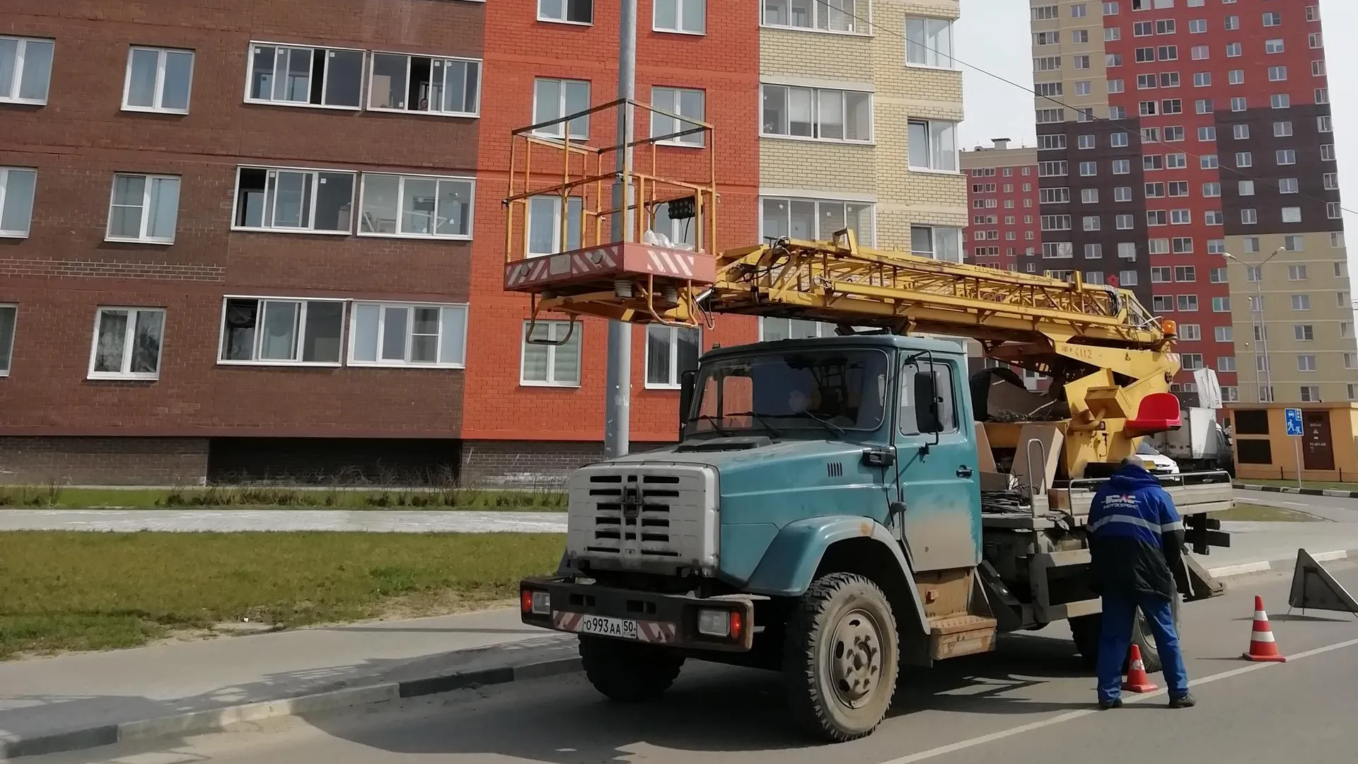 Работу фонарей наладили на улице Вешних вод в Балашихе