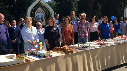 Огромный торт испекли в честь 81‑летия Ступина