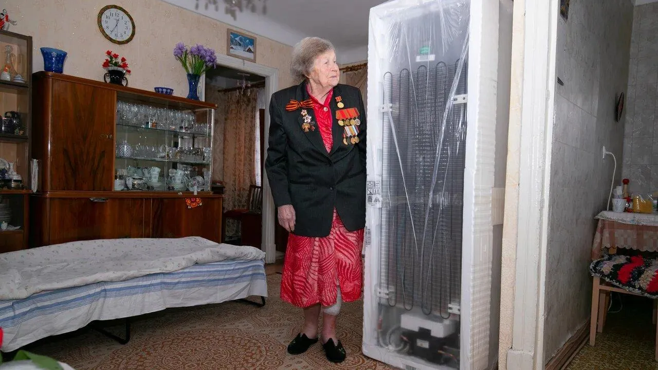 Бизнесмены Реутова подарили холодильники ветеранам войны