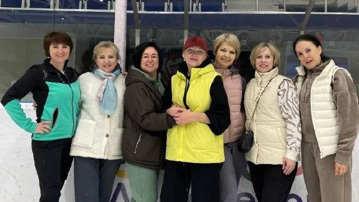 Легендарный хоккеист Вячеслав Фетисов сделал для педагогов Домодедово необычный подарок