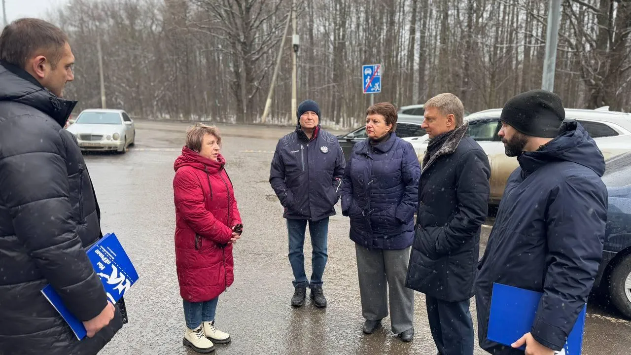 Депутат Мособлдумы проверил ход капитального ремонта домов в Ленинском округе
