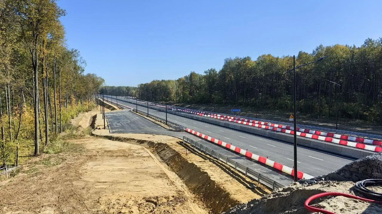 Более 60 новых дорог и путепроводов строят в Подмосковье