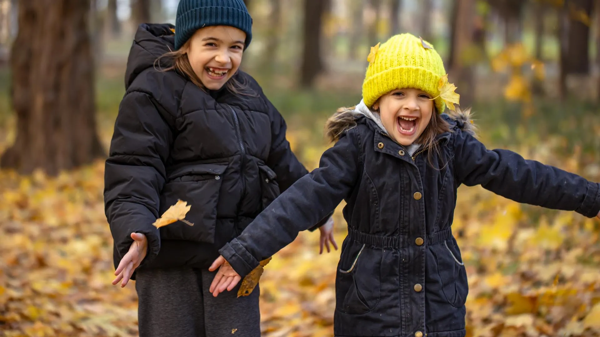 Врачи Подмосковья рассказали, как одевать детей в межсезонье