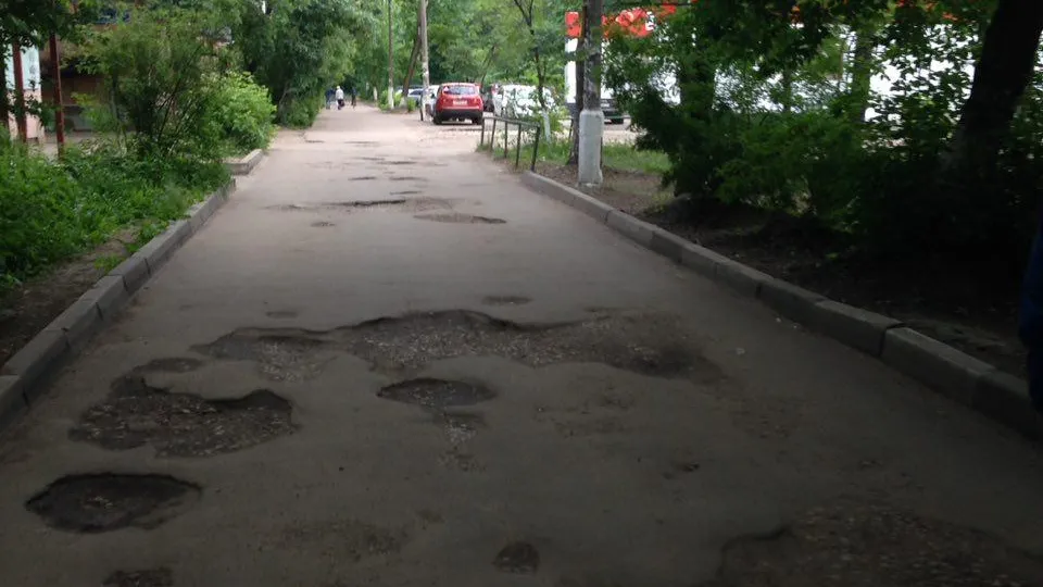 Воробьев дал главе Электростали месяц на устранение ям во дворах