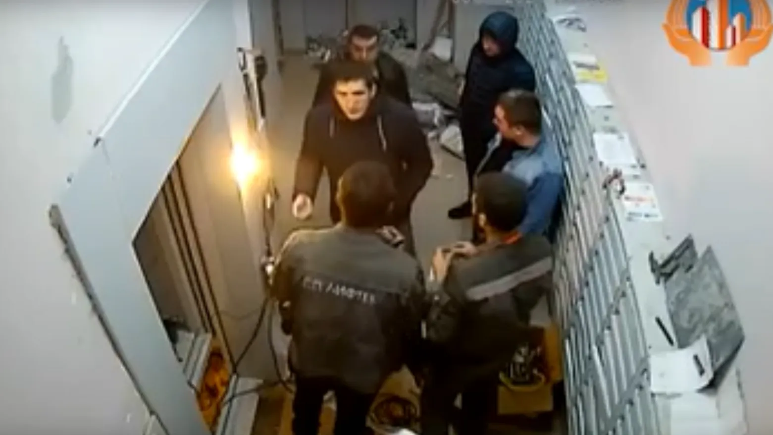 Опубликовано видео вооруженного нападения на рабочих в доме Балашихи