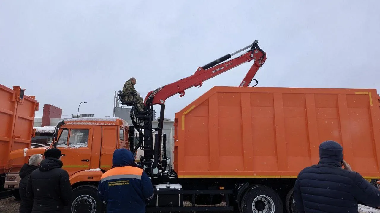 Муниципалитетам Подмосковья передано 9 единиц техники