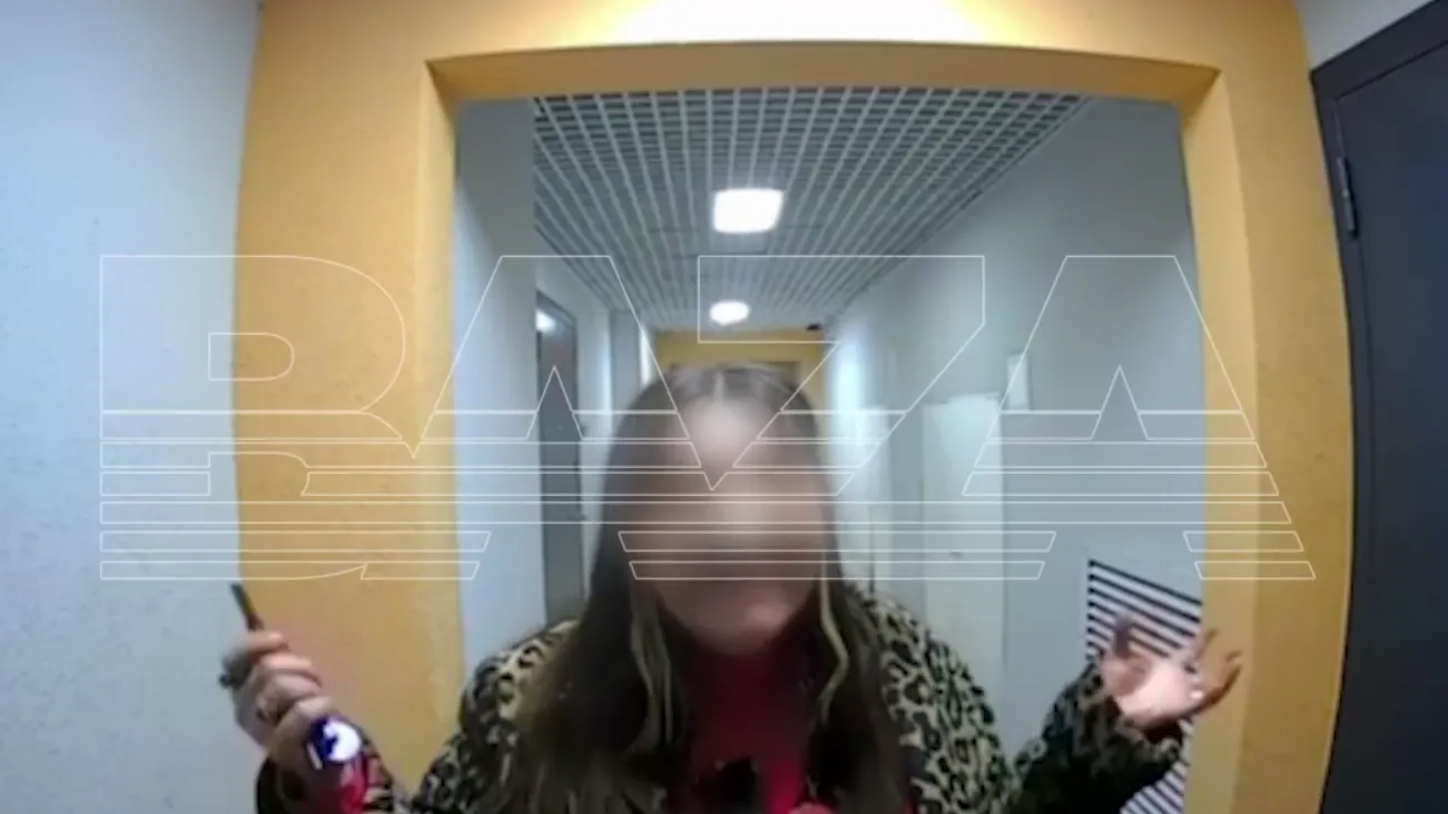 Бегает по этажам и стучит в двери: психбольная терроризирует соседей в Питере