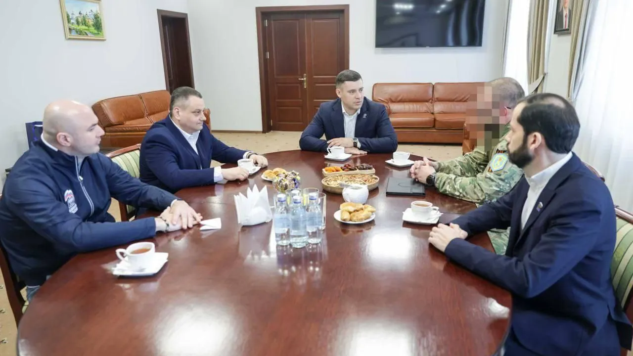 Глава Подольска Григорий Артамонов встретился с участником СВО