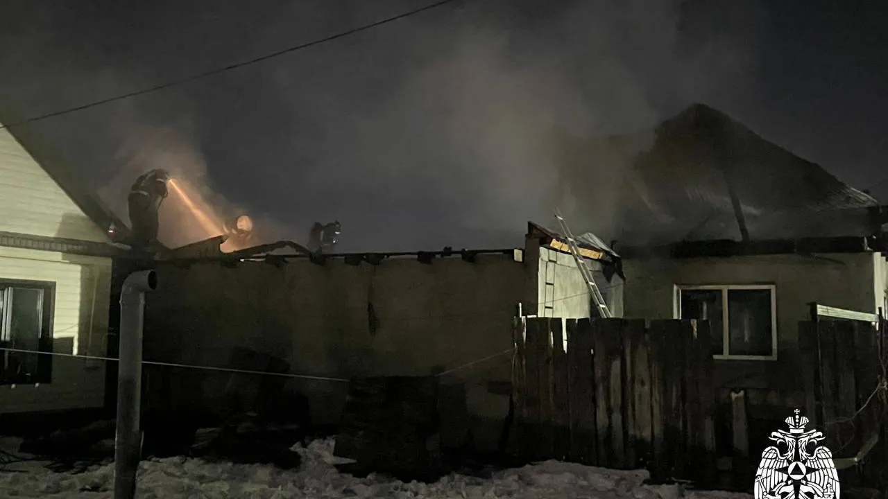При пожаре в Оренбургской области погибли двое детей