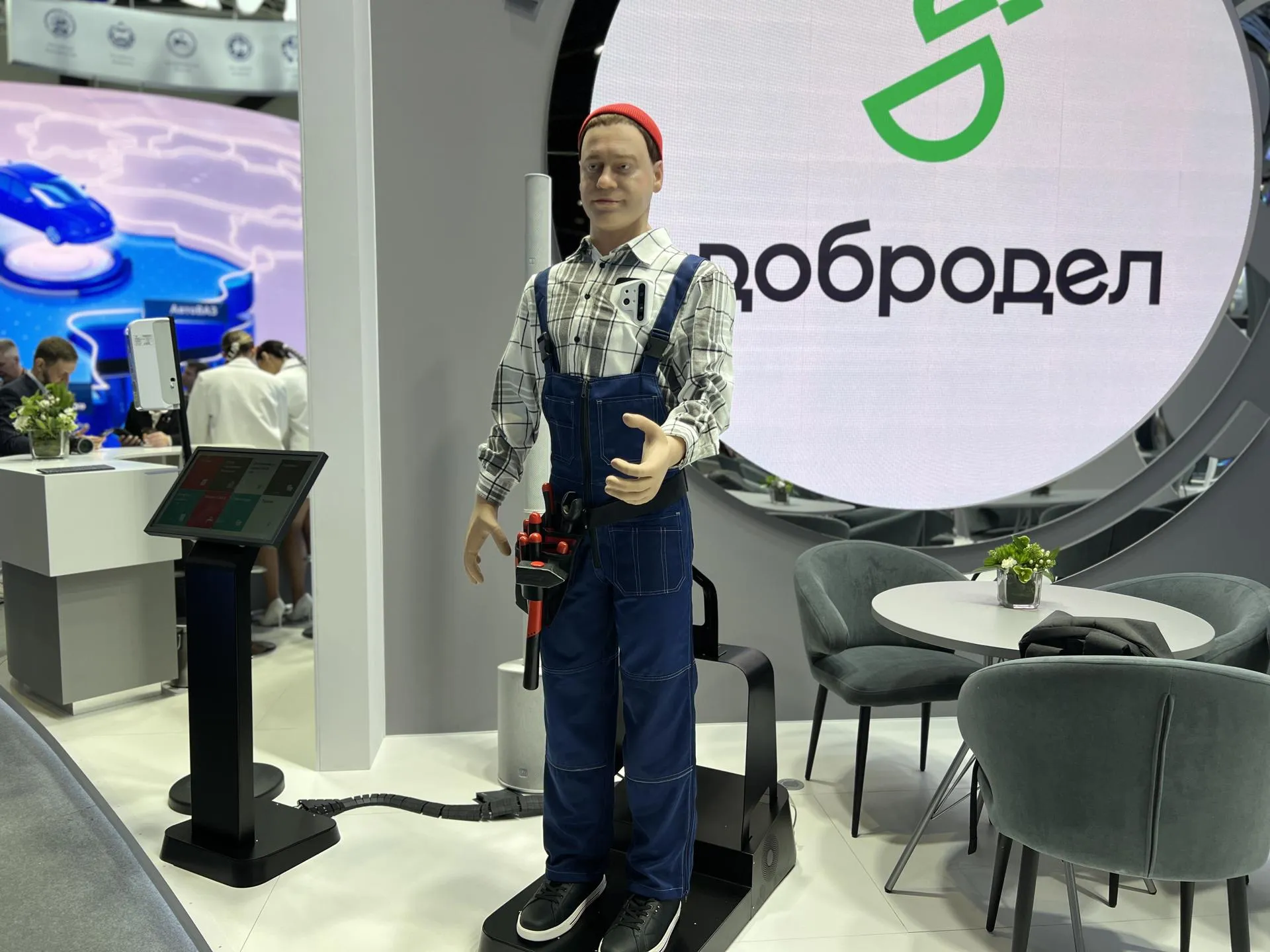 Робот Женя