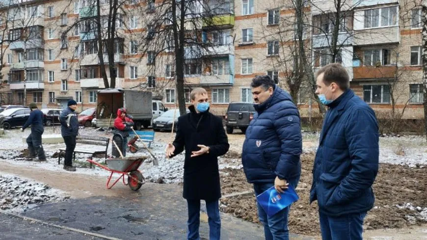 Основание новой детской площадки заасфальтировали в микрорайоне Климовск Подольска