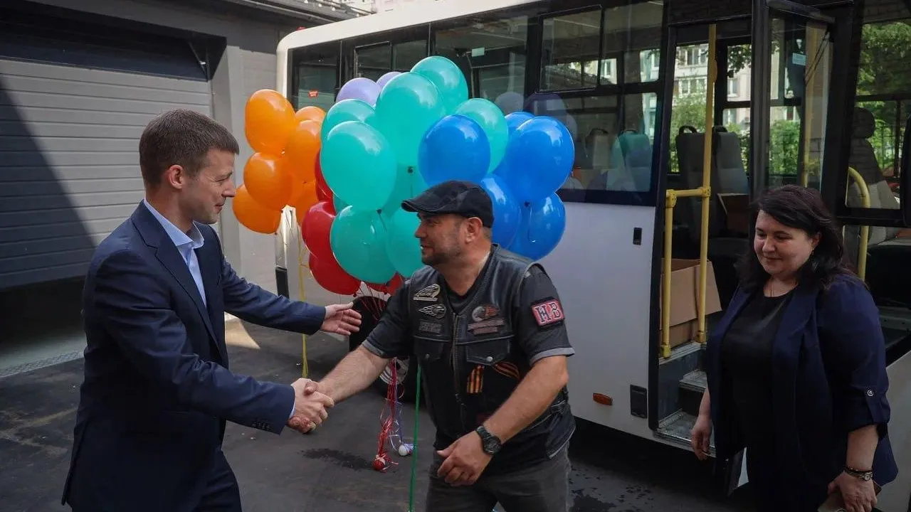 Глава Балашихи Юров передал пассажирский автобус детскому дому в Донецке