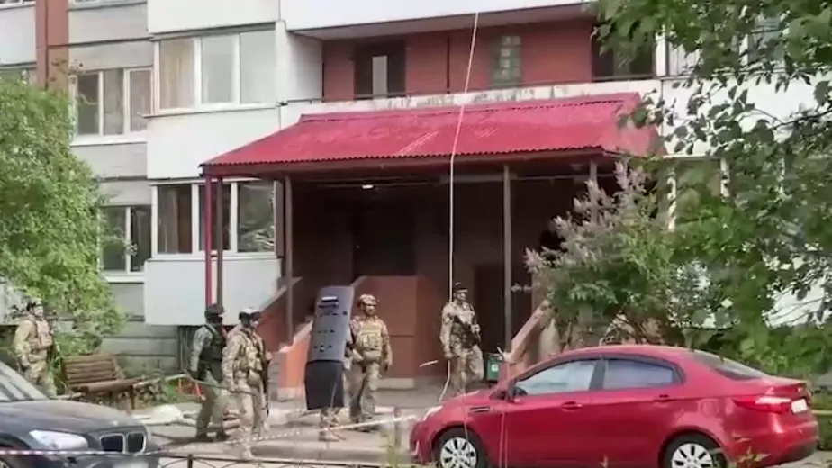 В Петербурге нейтрализовали ранившего полицейского стрелка