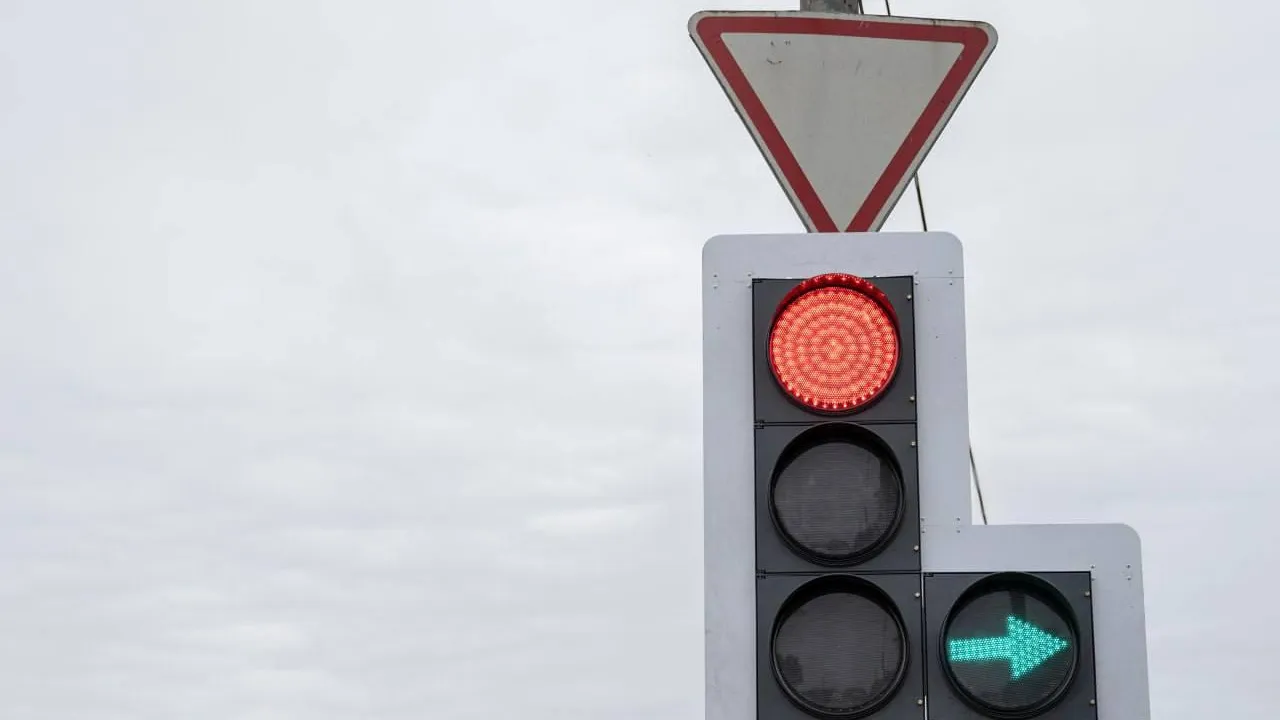 Работу почти 70 светофоров оптимизировали в Подмосковье с начала года