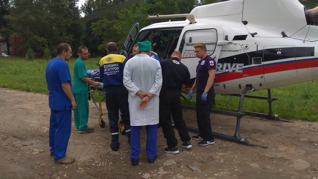 Пожилую женщину с ожогами доставили вертолетом в больницу Подольска