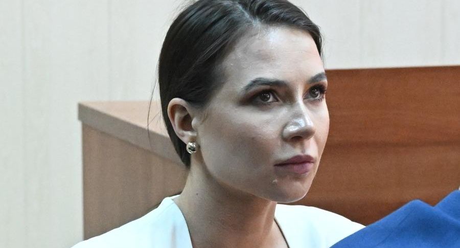 Ребенок Лерчек, на которого упал стол, будет наблюдаться в больнице в Москве