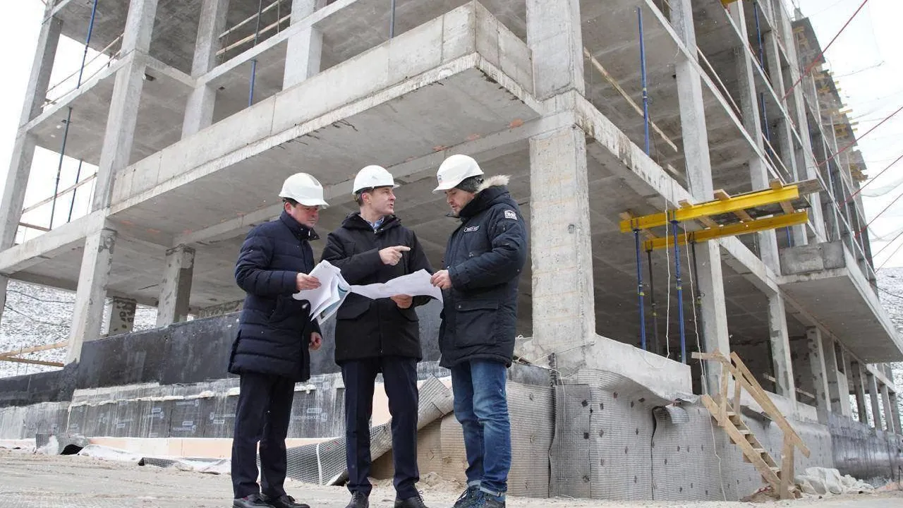 Глава Люберец проинспектировал ход строительства новой поликлиники в ЖК «Люберецкий»