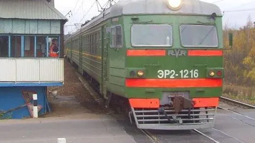 Поезд сбил грузовик на ж/д переезде в Раменском