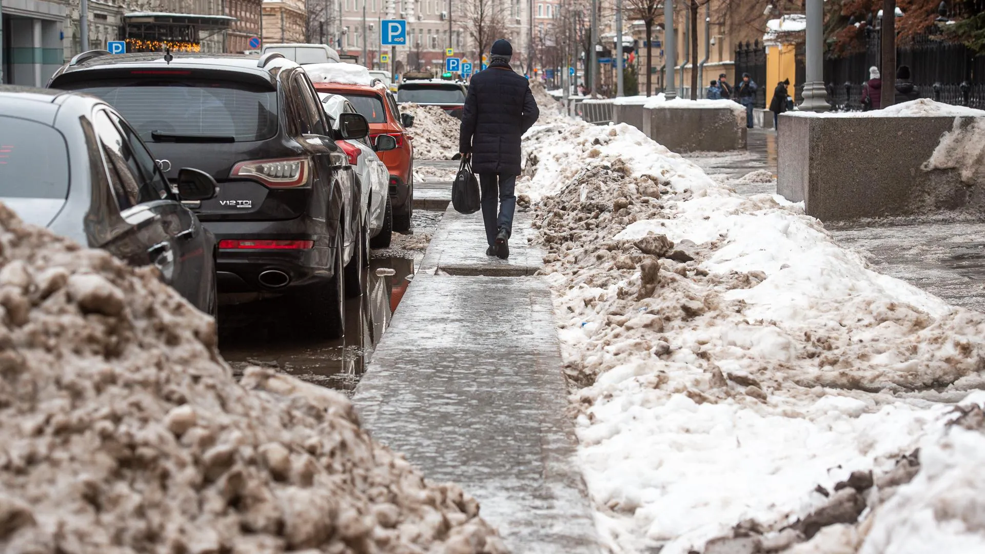 «Желтый» уровень опасности погоды продлили в Московском регионе из‑за гололедицы