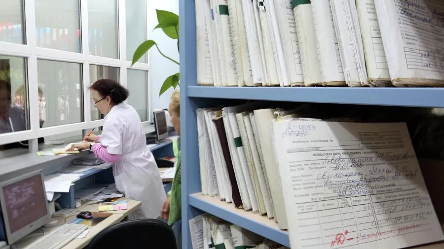 Обругавшего пациента матом молодого терапевта уволили в Амурской области