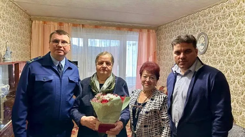 Глава Можайского округа вручил медали узникам концлагерей к 80-летию Победы