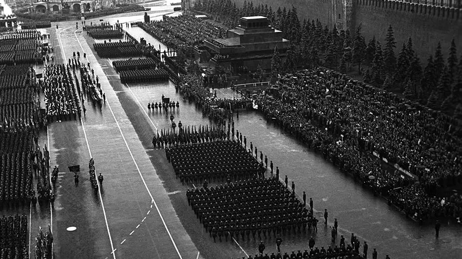 В возрасте 100 лет умер участник первых двух парадов победы Алексей Затулин