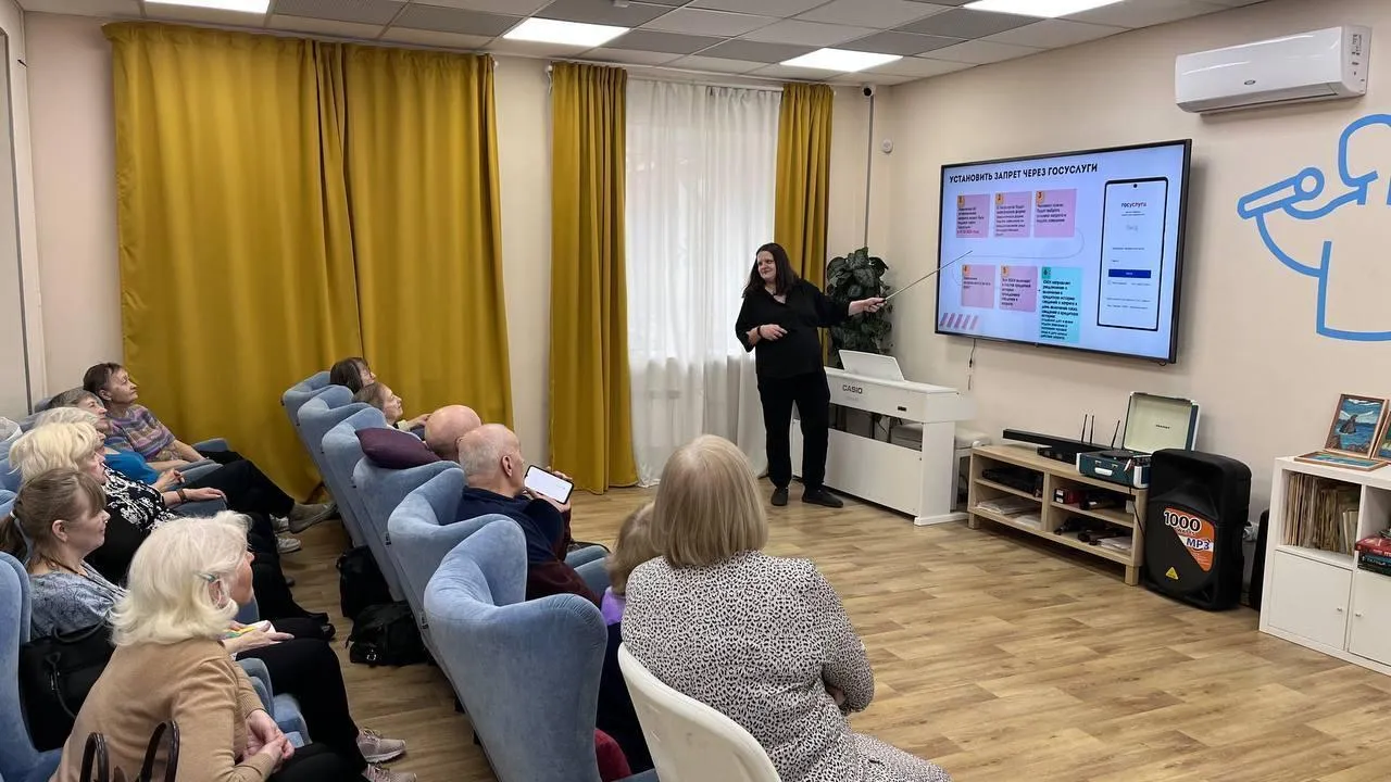 Долголетам Королева рассказали, как защититься от кибермошенничества