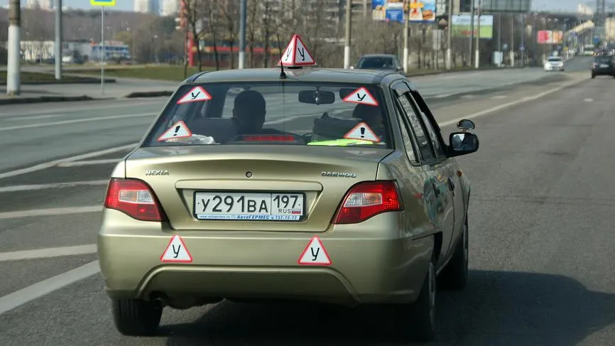 Отзывы и ценообразование: как правильно выбрать автошколу
