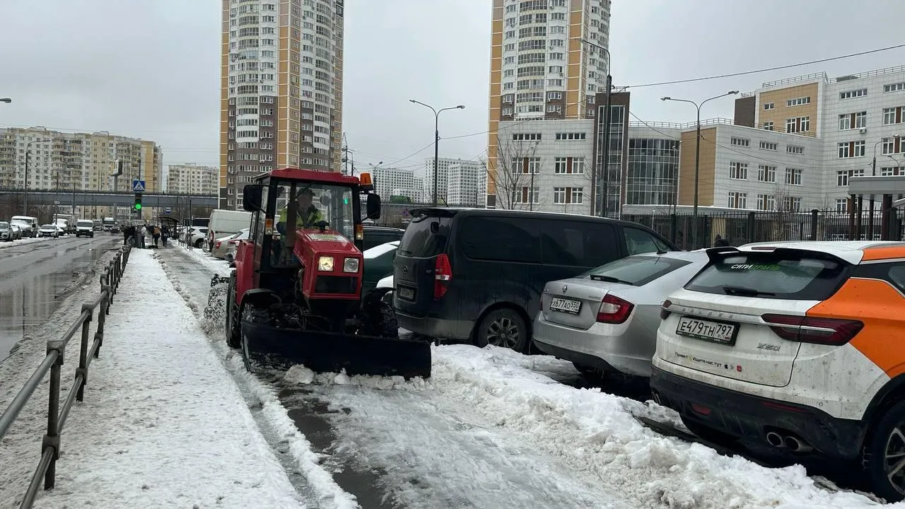 Более 300 км дорог обработали от гололеда в Люберцах за сутки