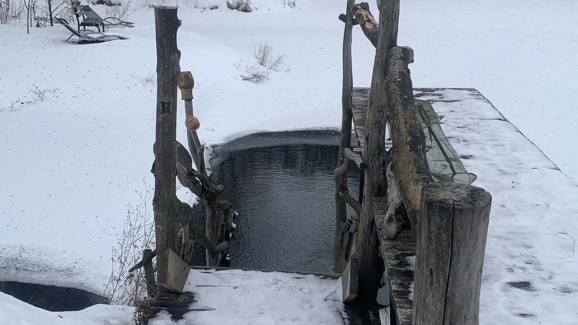 В Подмосковье рассказали, как лучше нырнуть в прорубь на Крещение