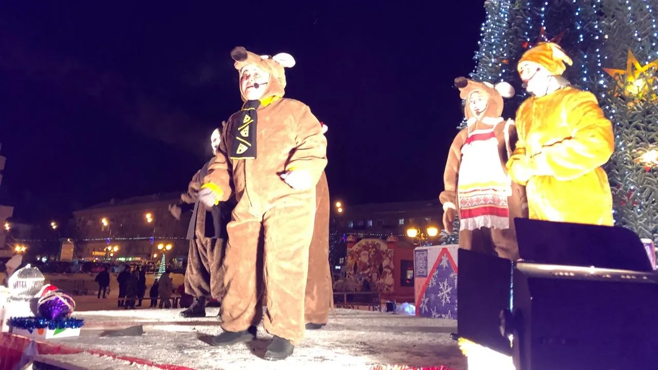 В Сергиевом Посаде зажгли главную новогоднюю елку