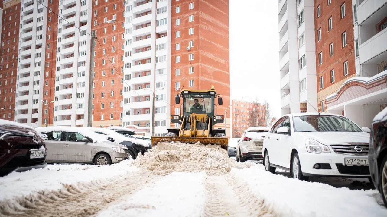 Снег вывезли из половины дворов Московской области